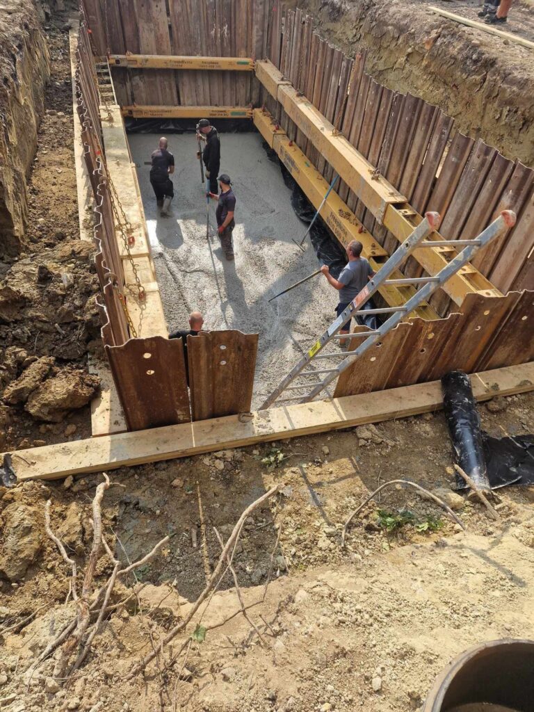 Woodside Park N12 16M-4M Shaft for new water tank