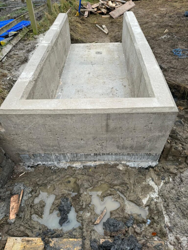Woodside Park N12 16M-4M Shaft for new water tank