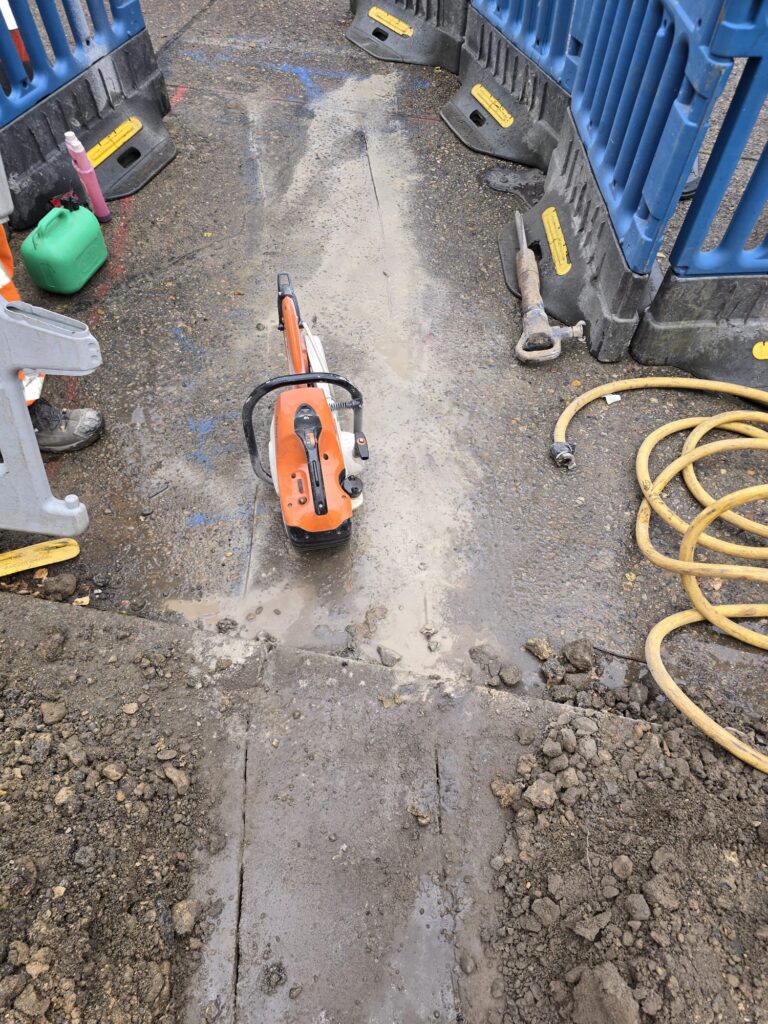 New sewer connection in C/W Oakleigh Way Mitcham CR4