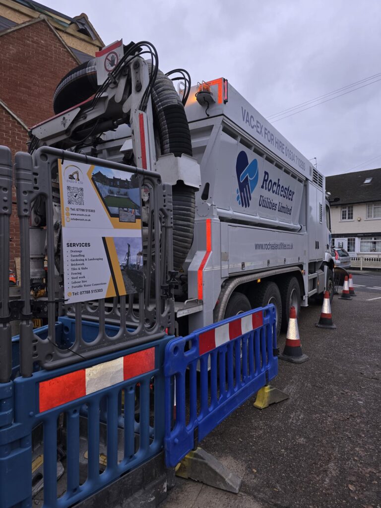 New sewer connection in C/W Oakleigh Way Mitcham CR4